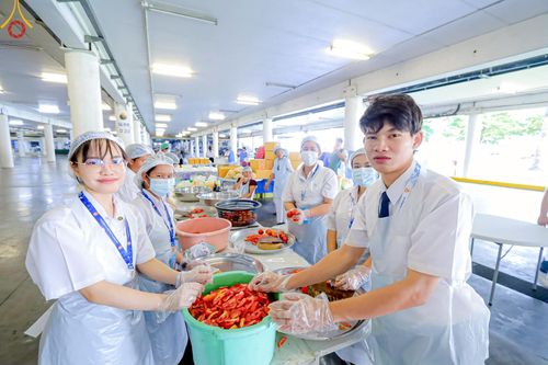 ภาพ No.220193:วันอังคารที่ 22 เมษายน พ.ศ. 2568 พิธีมอบปัจจัยช่วยเหลือครู 4 จังหวัดชายแดนภาคใต้ , พิธีกล่าวคำถวายอุปกรณ์ เพื่อเตรียมการต้อนรับคณะสงฆ์ฯ , พิธีกล่าวคำถวายภัตตาหารเป็นสังฆทาน , คณะสงฆ์ฉันภัตตาหารเพล  เนื่องในวันคุ้มครองโลก พิธีถวายมหาสังฆทานแด่คณะสงฆ์