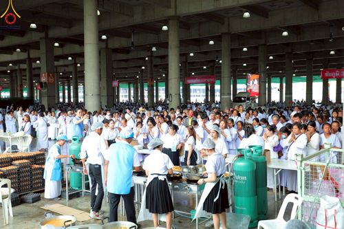 ภาพ No.220194:วันอังคารที่ 22 เมษายน พ.ศ. 2568 พิธีมอบปัจจัยช่วยเหลือครู 4 จังหวัดชายแดนภาคใต้ , พิธีกล่าวคำถวายอุปกรณ์ เพื่อเตรียมการต้อนรับคณะสงฆ์ฯ , พิธีกล่าวคำถวายภัตตาหารเป็นสังฆทาน , คณะสงฆ์ฉันภัตตาหารเพล  เนื่องในวันคุ้มครองโลก พิธีถวายมหาสังฆทานแด่คณะสงฆ์