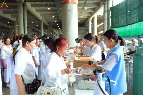 ภาพ No.220197:วันอังคารที่ 22 เมษายน พ.ศ. 2568 พิธีมอบปัจจัยช่วยเหลือครู 4 จังหวัดชายแดนภาคใต้ , พิธีกล่าวคำถวายอุปกรณ์ เพื่อเตรียมการต้อนรับคณะสงฆ์ฯ , พิธีกล่าวคำถวายภัตตาหารเป็นสังฆทาน , คณะสงฆ์ฉันภัตตาหารเพล  เนื่องในวันคุ้มครองโลก พิธีถวายมหาสังฆทานแด่คณะสงฆ์