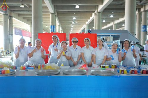 ภาพ No.220199:วันอังคารที่ 22 เมษายน พ.ศ. 2568 พิธีมอบปัจจัยช่วยเหลือครู 4 จังหวัดชายแดนภาคใต้ , พิธีกล่าวคำถวายอุปกรณ์ เพื่อเตรียมการต้อนรับคณะสงฆ์ฯ , พิธีกล่าวคำถวายภัตตาหารเป็นสังฆทาน , คณะสงฆ์ฉันภัตตาหารเพล  เนื่องในวันคุ้มครองโลก พิธีถวายมหาสังฆทานแด่คณะสงฆ์