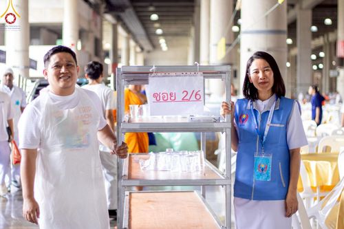 ภาพ No.220200:วันอังคารที่ 22 เมษายน พ.ศ. 2568 พิธีมอบปัจจัยช่วยเหลือครู 4 จังหวัดชายแดนภาคใต้ , พิธีกล่าวคำถวายอุปกรณ์ เพื่อเตรียมการต้อนรับคณะสงฆ์ฯ , พิธีกล่าวคำถวายภัตตาหารเป็นสังฆทาน , คณะสงฆ์ฉันภัตตาหารเพล  เนื่องในวันคุ้มครองโลก พิธีถวายมหาสังฆทานแด่คณะสงฆ์