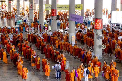 ภาพ No.220210:วันอังคารที่ 22 เมษายน พ.ศ. 2568 พิธีมอบปัจจัยช่วยเหลือครู 4 จังหวัดชายแดนภาคใต้ , พิธีกล่าวคำถวายอุปกรณ์ เพื่อเตรียมการต้อนรับคณะสงฆ์ฯ , พิธีกล่าวคำถวายภัตตาหารเป็นสังฆทาน , คณะสงฆ์ฉันภัตตาหารเพล  เนื่องในวันคุ้มครองโลก พิธีถวายมหาสังฆทานแด่คณะสงฆ์