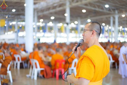 ภาพ No.220216:วันอังคารที่ 22 เมษายน พ.ศ. 2568 พิธีมอบปัจจัยช่วยเหลือครู 4 จังหวัดชายแดนภาคใต้ , พิธีกล่าวคำถวายอุปกรณ์ เพื่อเตรียมการต้อนรับคณะสงฆ์ฯ , พิธีกล่าวคำถวายภัตตาหารเป็นสังฆทาน , คณะสงฆ์ฉันภัตตาหารเพล  เนื่องในวันคุ้มครองโลก พิธีถวายมหาสังฆทานแด่คณะสงฆ์