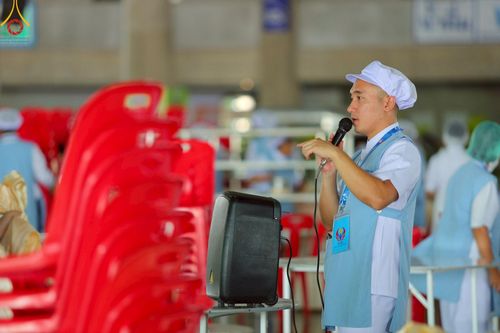 ภาพ No.220223:วันอังคารที่ 22 เมษายน พ.ศ. 2568 พิธีมอบปัจจัยช่วยเหลือครู 4 จังหวัดชายแดนภาคใต้ , พิธีกล่าวคำถวายอุปกรณ์ เพื่อเตรียมการต้อนรับคณะสงฆ์ฯ , พิธีกล่าวคำถวายภัตตาหารเป็นสังฆทาน , คณะสงฆ์ฉันภัตตาหารเพล  เนื่องในวันคุ้มครองโลก พิธีถวายมหาสังฆทานแด่คณะสงฆ์