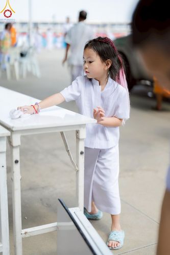 ภาพ No.220228:วันอังคารที่ 22 เมษายน พ.ศ. 2568 พิธีมอบปัจจัยช่วยเหลือครู 4 จังหวัดชายแดนภาคใต้ , พิธีกล่าวคำถวายอุปกรณ์ เพื่อเตรียมการต้อนรับคณะสงฆ์ฯ , พิธีกล่าวคำถวายภัตตาหารเป็นสังฆทาน , คณะสงฆ์ฉันภัตตาหารเพล  เนื่องในวันคุ้มครองโลก พิธีถวายมหาสังฆทานแด่คณะสงฆ์