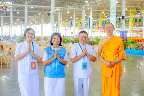 ภาพ No.220230:วันอังคารที่ 22 เมษายน พ.ศ. 2568 พิธีมอบปัจจัยช่วยเหลือครู 4 จังหวัดชายแดนภาคใต้ , พิธีกล่าวคำถวายอุปกรณ์ เพื่อเตรียมการต้อนรับคณะสงฆ์ฯ , พิธีกล่าวคำถวายภัตตาหารเป็นสังฆทาน , คณะสงฆ์ฉันภัตตาหารเพล  เนื่องในวันคุ้มครองโลก พิธีถวายมหาสังฆทานแด่คณะสงฆ์