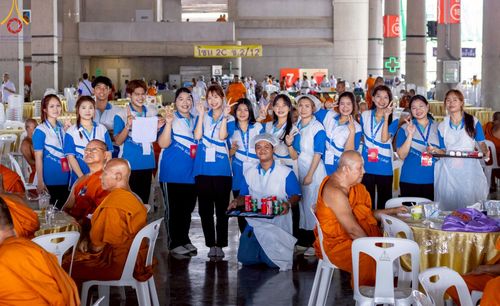 ภาพ No.220233:วันอังคารที่ 22 เมษายน พ.ศ. 2568 พิธีมอบปัจจัยช่วยเหลือครู 4 จังหวัดชายแดนภาคใต้ , พิธีกล่าวคำถวายอุปกรณ์ เพื่อเตรียมการต้อนรับคณะสงฆ์ฯ , พิธีกล่าวคำถวายภัตตาหารเป็นสังฆทาน , คณะสงฆ์ฉันภัตตาหารเพล  เนื่องในวันคุ้มครองโลก พิธีถวายมหาสังฆทานแด่คณะสงฆ์