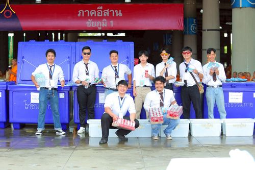 ภาพ No.220232:วันอังคารที่ 22 เมษายน พ.ศ. 2568 พิธีมอบปัจจัยช่วยเหลือครู 4 จังหวัดชายแดนภาคใต้ , พิธีกล่าวคำถวายอุปกรณ์ เพื่อเตรียมการต้อนรับคณะสงฆ์ฯ , พิธีกล่าวคำถวายภัตตาหารเป็นสังฆทาน , คณะสงฆ์ฉันภัตตาหารเพล  เนื่องในวันคุ้มครองโลก พิธีถวายมหาสังฆทานแด่คณะสงฆ์