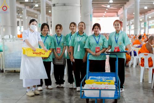 ภาพ No.220234:วันอังคารที่ 22 เมษายน พ.ศ. 2568 พิธีมอบปัจจัยช่วยเหลือครู 4 จังหวัดชายแดนภาคใต้ , พิธีกล่าวคำถวายอุปกรณ์ เพื่อเตรียมการต้อนรับคณะสงฆ์ฯ , พิธีกล่าวคำถวายภัตตาหารเป็นสังฆทาน , คณะสงฆ์ฉันภัตตาหารเพล  เนื่องในวันคุ้มครองโลก พิธีถวายมหาสังฆทานแด่คณะสงฆ์