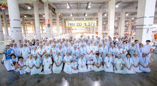 ภาพ No.220235:วันอังคารที่ 22 เมษายน พ.ศ. 2568 พิธีมอบปัจจัยช่วยเหลือครู 4 จังหวัดชายแดนภาคใต้ , พิธีกล่าวคำถวายอุปกรณ์ เพื่อเตรียมการต้อนรับคณะสงฆ์ฯ , พิธีกล่าวคำถวายภัตตาหารเป็นสังฆทาน , คณะสงฆ์ฉันภัตตาหารเพล  เนื่องในวันคุ้มครองโลก พิธีถวายมหาสังฆทานแด่คณะสงฆ์