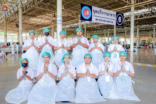 ภาพ No.220237:วันอังคารที่ 22 เมษายน พ.ศ. 2568 พิธีมอบปัจจัยช่วยเหลือครู 4 จังหวัดชายแดนภาคใต้ , พิธีกล่าวคำถวายอุปกรณ์ เพื่อเตรียมการต้อนรับคณะสงฆ์ฯ , พิธีกล่าวคำถวายภัตตาหารเป็นสังฆทาน , คณะสงฆ์ฉันภัตตาหารเพล  เนื่องในวันคุ้มครองโลก พิธีถวายมหาสังฆทานแด่คณะสงฆ์