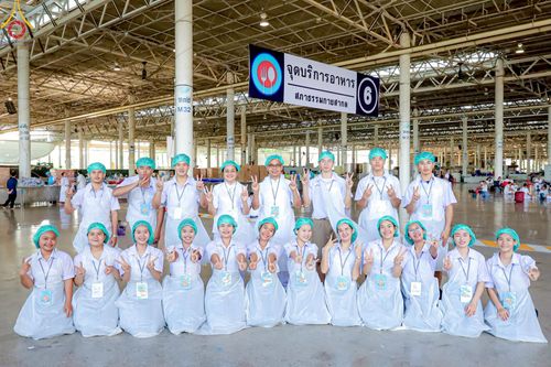 ภาพ No.220238:วันอังคารที่ 22 เมษายน พ.ศ. 2568 พิธีมอบปัจจัยช่วยเหลือครู 4 จังหวัดชายแดนภาคใต้ , พิธีกล่าวคำถวายอุปกรณ์ เพื่อเตรียมการต้อนรับคณะสงฆ์ฯ , พิธีกล่าวคำถวายภัตตาหารเป็นสังฆทาน , คณะสงฆ์ฉันภัตตาหารเพล  เนื่องในวันคุ้มครองโลก พิธีถวายมหาสังฆทานแด่คณะสงฆ์