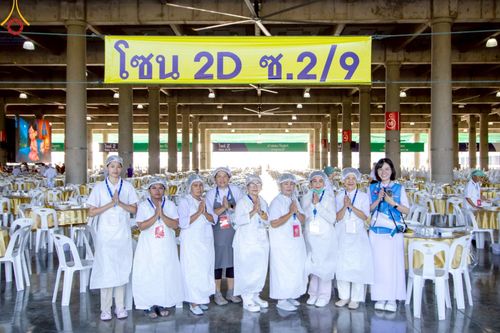 ภาพ No.220239:วันอังคารที่ 22 เมษายน พ.ศ. 2568 พิธีมอบปัจจัยช่วยเหลือครู 4 จังหวัดชายแดนภาคใต้ , พิธีกล่าวคำถวายอุปกรณ์ เพื่อเตรียมการต้อนรับคณะสงฆ์ฯ , พิธีกล่าวคำถวายภัตตาหารเป็นสังฆทาน , คณะสงฆ์ฉันภัตตาหารเพล  เนื่องในวันคุ้มครองโลก พิธีถวายมหาสังฆทานแด่คณะสงฆ์