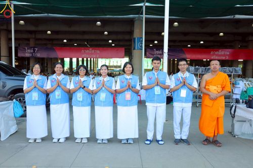 ภาพ No.220241:วันอังคารที่ 22 เมษายน พ.ศ. 2568 พิธีมอบปัจจัยช่วยเหลือครู 4 จังหวัดชายแดนภาคใต้ , พิธีกล่าวคำถวายอุปกรณ์ เพื่อเตรียมการต้อนรับคณะสงฆ์ฯ , พิธีกล่าวคำถวายภัตตาหารเป็นสังฆทาน , คณะสงฆ์ฉันภัตตาหารเพล  เนื่องในวันคุ้มครองโลก พิธีถวายมหาสังฆทานแด่คณะสงฆ์