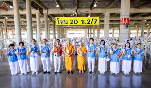 ภาพ No.220242:วันอังคารที่ 22 เมษายน พ.ศ. 2568 พิธีมอบปัจจัยช่วยเหลือครู 4 จังหวัดชายแดนภาคใต้ , พิธีกล่าวคำถวายอุปกรณ์ เพื่อเตรียมการต้อนรับคณะสงฆ์ฯ , พิธีกล่าวคำถวายภัตตาหารเป็นสังฆทาน , คณะสงฆ์ฉันภัตตาหารเพล  เนื่องในวันคุ้มครองโลก พิธีถวายมหาสังฆทานแด่คณะสงฆ์