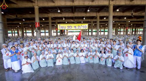 ภาพ No.220245:วันอังคารที่ 22 เมษายน พ.ศ. 2568 พิธีมอบปัจจัยช่วยเหลือครู 4 จังหวัดชายแดนภาคใต้ , พิธีกล่าวคำถวายอุปกรณ์ เพื่อเตรียมการต้อนรับคณะสงฆ์ฯ , พิธีกล่าวคำถวายภัตตาหารเป็นสังฆทาน , คณะสงฆ์ฉันภัตตาหารเพล  เนื่องในวันคุ้มครองโลก พิธีถวายมหาสังฆทานแด่คณะสงฆ์