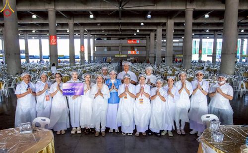 ภาพ No.220248:วันอังคารที่ 22 เมษายน พ.ศ. 2568 พิธีมอบปัจจัยช่วยเหลือครู 4 จังหวัดชายแดนภาคใต้ , พิธีกล่าวคำถวายอุปกรณ์ เพื่อเตรียมการต้อนรับคณะสงฆ์ฯ , พิธีกล่าวคำถวายภัตตาหารเป็นสังฆทาน , คณะสงฆ์ฉันภัตตาหารเพล  เนื่องในวันคุ้มครองโลก พิธีถวายมหาสังฆทานแด่คณะสงฆ์