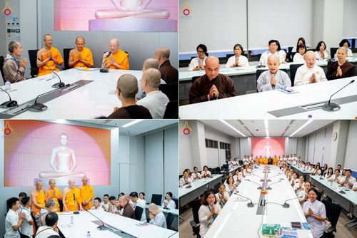 วันที่ 21 เมษายน พ.ศ. 2568 หลวงพ่อทัตตชีโวให้โอวาททีมงานอาสาสมัครเวียดนาม ณ อาคาร 100 ปี คุณยายมหารัตนอุบาสิกาจันทร์ ขนนกยูง วัดพระธรรมกาย