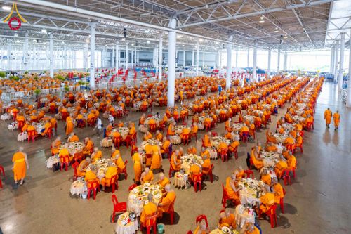 ภาพ No.223489:วันวิสาขบูชา วันอาทิตย์ที่ 11 พฤษภาคม พ.ศ. 2568 พิธีตักบาตร และปฎิบัติธรรม ณ สภาธรรมกายสากล วัดพระธรรมกาย