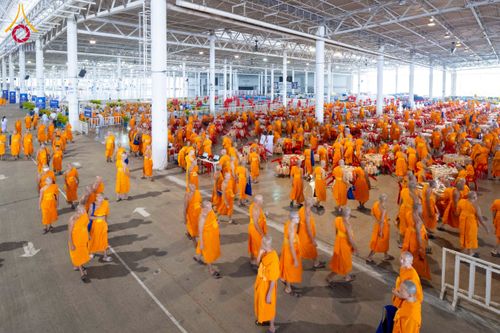 ภาพ No.223490:วันวิสาขบูชา วันอาทิตย์ที่ 11 พฤษภาคม พ.ศ. 2568 พิธีตักบาตร และปฎิบัติธรรม ณ สภาธรรมกายสากล วัดพระธรรมกาย