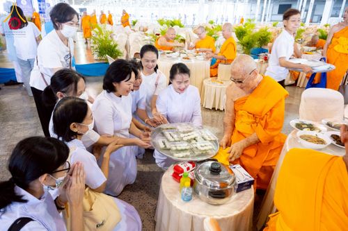 ภาพ No.223491:วันวิสาขบูชา วันอาทิตย์ที่ 11 พฤษภาคม พ.ศ. 2568 พิธีตักบาตร และปฎิบัติธรรม ณ สภาธรรมกายสากล วัดพระธรรมกาย