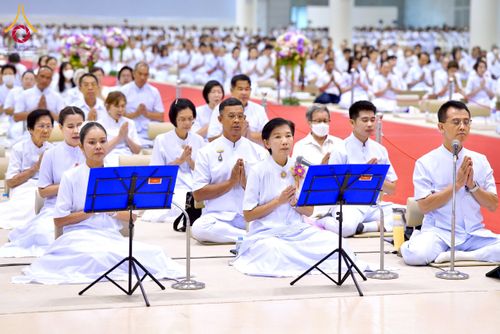 ภาพ No.223500:วันวิสาขบูชา วันอาทิตย์ที่ 11 พฤษภาคม พ.ศ. 2568 พิธีตักบาตร และปฎิบัติธรรม ณ สภาธรรมกายสากล วัดพระธรรมกาย