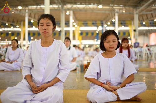 ภาพ No.223503:วันวิสาขบูชา วันอาทิตย์ที่ 11 พฤษภาคม พ.ศ. 2568 พิธีตักบาตร และปฎิบัติธรรม ณ สภาธรรมกายสากล วัดพระธรรมกาย