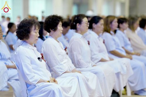 ภาพ No.223506:วันวิสาขบูชา วันอาทิตย์ที่ 11 พฤษภาคม พ.ศ. 2568 พิธีตักบาตร และปฎิบัติธรรม ณ สภาธรรมกายสากล วัดพระธรรมกาย