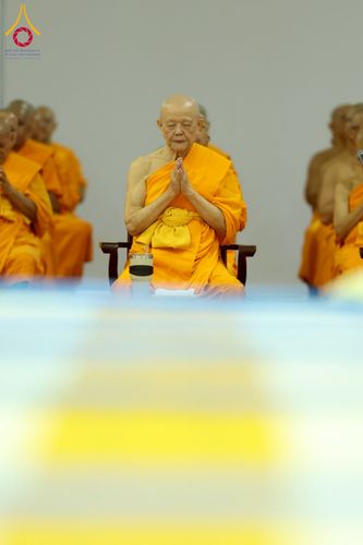 ภาพ No.223513:วันวิสาขบูชา วันอาทิตย์ที่ 11 พฤษภาคม พ.ศ. 2568 พิธีตักบาตร และปฎิบัติธรรม ณ สภาธรรมกายสากล วัดพระธรรมกาย