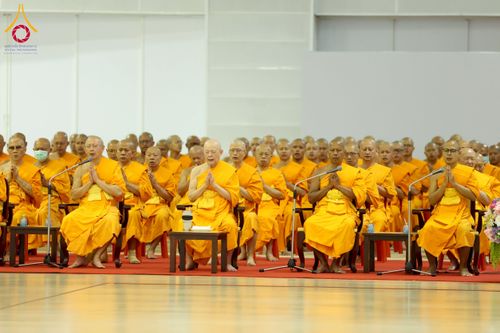 ภาพ No.223515:วันวิสาขบูชา วันอาทิตย์ที่ 11 พฤษภาคม พ.ศ. 2568 พิธีตักบาตร และปฎิบัติธรรม ณ สภาธรรมกายสากล วัดพระธรรมกาย