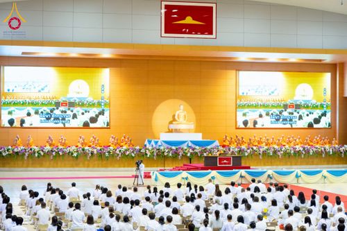 ภาพ No.223521:วันวิสาขบูชา วันอาทิตย์ที่ 11 พฤษภาคม พ.ศ. 2568 พิธีตักบาตร และปฎิบัติธรรม ณ สภาธรรมกายสากล วัดพระธรรมกาย