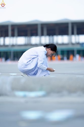 ภาพ No.225509:วันวิสาขบูชา วันอาทิตย์ที่ 11 พฤษภาคม พ.ศ. 2568 พิธีจุดวิสาขประทีป ,  พิธีเวียนประทักษิณรอบพระมหาธรรมกายเจดีย์ , พิธีฉลองชัยสวดมนต์บทธัมมจักกัปปวัตตนสูตร ครบ 7,357,000,000 จบ ณ มหารัตนวิหารคด วัดพระธรรมกาย