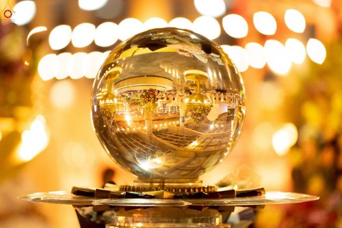 ภาพ No.225520:วันวิสาขบูชา วันอาทิตย์ที่ 11 พฤษภาคม พ.ศ. 2568 พิธีจุดวิสาขประทีป ,  พิธีเวียนประทักษิณรอบพระมหาธรรมกายเจดีย์ , พิธีฉลองชัยสวดมนต์บทธัมมจักกัปปวัตตนสูตร ครบ 7,357,000,000 จบ ณ มหารัตนวิหารคด วัดพระธรรมกาย