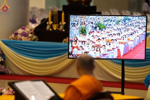 ภาพ No.86294:วันธรรมชัย ปีที่ 55 พิธีทอดผ้าป่ากฐินสมทบครั้งที่1, พิธีเจริญพุทธมนต์ ลูกนิมิตมหาสมบัติฯ พิธีจุดประทีป,พิธีฉลองชัยสวดมนต์บทธัมมจักกัปปวัตนสูตร วันอาทิตย์ที่ 27 สิงหาคม พ.ศ.2566 ณ สภาธรรมกายสากล / มหารัตนวิหารคด วัดพระธรรมกาย