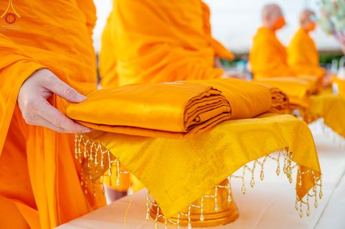 ภาพ No.49628:ประมวลภาพพิธีตักบาตรพระสงฆ์ 1,091 รูป เนื่องในวันแม่แห่งชาติ ณ ตลาดจัมโบ้ ชุดที่ 2