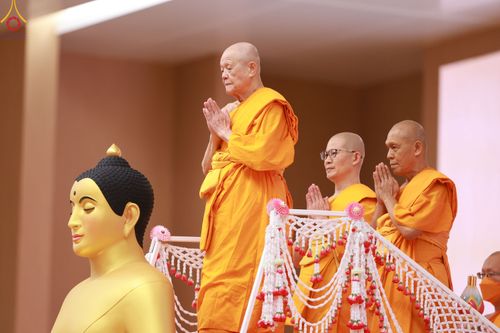 ภาพ No.84729:พิธีบรรจุพระบรมสารีริกธาตุภายในเกตุดอกบัวตูม องค์พระประธาน ณ ห้องแก้วสารพัดนึก 2 วัดพระธรรมกาย ในวันอาสาฬหบูชา อังคารที่ 1 สิงหาคม พ.ศ.2566