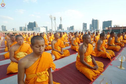 ภาพ No.302787:วันที่ 24 มกราคม พ.ศ. 2569 พิธีจุดประทีปธรรมถวายเป็นพุทธบูชา  และบูชาธรรมมหาปูชนียาจารย์  ณ อาคารธรรมยาตรา กตัญญูบูชามหาปูชนียาจารย์  ตรงข้ามวัดปากน้ำภาษีเจริญ จ.กรุงเทพมหานคร ในโครงการธรรมยาตรา กตัญญูบูชา มหาปูชนียาจารย์ พระมงคลเทพมุนี(สด จนฺทสโร) พระผู