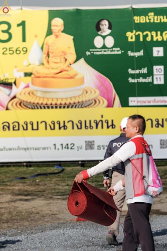 ภาพ No.301387:ภาพเบื้องหลังอาสาสมัครรวมใจ ชุดที่ 4 ในโครงการธรรมยาตรา กตัญญูบูชา มหาปูชนียาจารย์ พระมงคลเทพมุนี(สด จนฺทสโร) พระผู้ปราบมาร อนุสรณ์สถาน 7 แห่ง ปีที่ 14