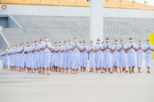 ภาพ No.84107:พิธีเวียนประทักษิณ พิธีวันทาเจดีย์ พิธีขอขมา และมอบผ้าไตร  ในโครงการบรรพชาอุปสมบทหมู่ธรรมทายาทรุ่นเข้าพรรษา และโครงการบรรพชาสามเณรโรงเรียนนานาชาติ รุ่นที่12 ในวันเสาร์ที่ 22 กรกฎาคม พ.ศ. 2566