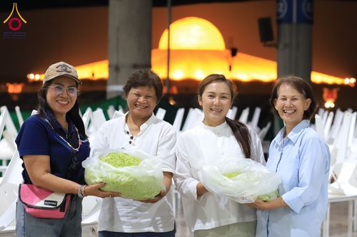 ภาพ No.303321:วันที่ 15-21 มกราคม พ.ศ.2569 ปลิดกลีบดอกเบญจทรัพย์ เพื่อโปรยต้อนรับพระธรรมยาตรา ในโครงการธรรมยาตรา กตัญญูบูชา มหาปูชนียาจารย์ พระมงคลเทพมุนี(สด จนฺทสโร) พระผู้ปราบมาร อนุสรณ์สถาน 7 แห่ง ปีที่ 14 ณ วิหารคด วัดพระธรรมกาย