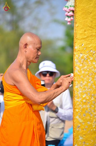 ภาพ No.327212:วันศุกร์ที่ 1 พฤษภาคม พ.ศ.2569 พิธีทอดผ้าป่า โปรยรัตนชาติ ตอกเสาเข็มมงคลต้นแรก สถาปนา “องค์พระเจดีย์เพื่อสร้างสันติภาพโลก” (แห่งแรกของภาคอีสาน) ณ ธุดงคสถานอำนาจเจริญ  อ.เมือง จ.อำนาจเจริญ