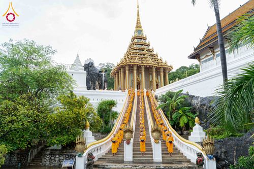 ภาพ No.351409:วันที่ 22 กันยายน พ.ศ. 2569  พิธีตักบาตรสามเณรธรรมทายาท โครงการบรรพชาพัฒนาคุณธรรม จริยธรรม  สำหรับนักเรียนนายสิบตำรวจ (นสต.) รุ่นที่ 16 ศูนย์ฝึกอบรมตำรวจภูธรภาค 1  ณ วัดพระพุทธบาทราชวรมหาวิหาร