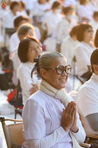 ภาพ No.292024:วันที่ 10 มกราคม พ.ศ. 2569 พิธีจุดประทีปถวายเป็นพุทธบูชา และบูชาธรรมมหาปูชนียาจารย์  ณ อนุสรณ์สถานคลองบางนางแท่น อ.สามพราน จ.นครปฐม ในโครงการธรรมยาตรา กตัญญูบูชา มหาปูชนียาจารย์ พระมงคลเทพมุนี(สด จนฺทสโร) พระผู้ปราบมาร อนุสรณ์สถาน 7 แห่ง ปีที่ 14