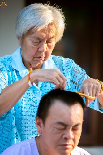 ภาพ No.319724:วันอาทิตย์ที่ 5 เมษายน พ.ศ.2569 พิธีตัดปอยผม และปลงผมนาคธรรมทายาท โครงการบรรพชาและอุปสมบทหมู่ รุ่นบูชาธรรม 82 ปี หลวงพ่อธัมมชโย