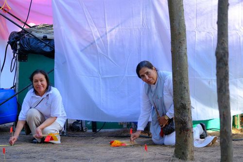 ภาพ No.300475:ภาพเบื้องหลังอาสาสมัครรวมใจ ชุดที่ 3 ในโครงการธรรมยาตรา กตัญญูบูชา มหาปูชนียาจารย์ พระมงคลเทพมุนี(สด จนฺทสโร) พระผู้ปราบมาร อนุสรณ์สถาน 7 แห่ง ปีที่ 14