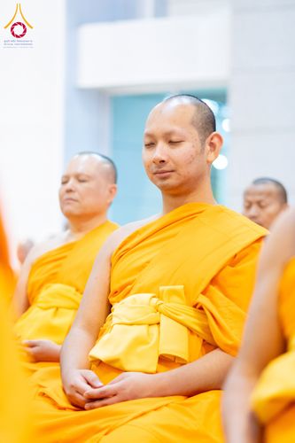 ภาพ No.284798:วันอาทิตย์ที่ 14 ธันวาคม พ.ศ.2568  พิธีปฏิบัติธรรม พิธีถวายภัตตาหารเป็นสังฆทาน พิธีมอบต้นสมบัติจักรพรรดิ ถวายแด่เจ้าอาวาสและประธานสงฆ์ 236 ศูนย์ส่งเสริมศีลธรรมทั่วโลก ณ สภาธรรมกายสากล วัดพระธรรมกาย