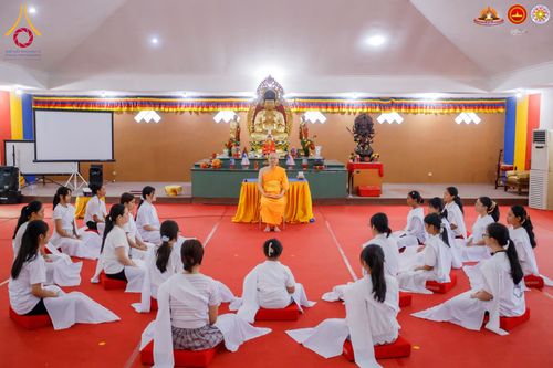 ภาพ No.283569:วันอาทิตย์ที่ 21 ธันวาคม  2568 พิธีบิณฑบาตฉลองสามเณรใหม่ ประเทศอินโดนีเซีย