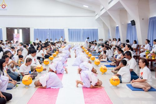 ภาพ No.320141:วันเสาร์ที่ 4 เมษายน 2569 พิธีตัดปอยผม ขอขมาผู้ปกครอง  มอบบาตร-ผ้าไตร และพิธีบรรพชาสามเณร 87 รูป  ณ ศูนย์ปฏิบัติธรรมระยอง(บ้านช่องลม)  ต.บางบุตร อ.บ้านค่าย จ.ระยอง