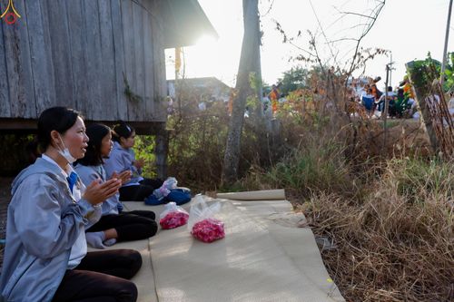 ภาพ No.296311:ภาพเบื้องหลังอาสาสมัครรวมใจ ชุดที่ 2 ในโครงการธรรมยาตรา กตัญญูบูชา มหาปูชนียาจารย์ พระมงคลเทพมุนี(สด จนฺทสโร) พระผู้ปราบมาร อนุสรณ์สถาน 7 แห่ง ปีที่ 14