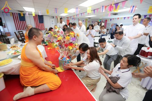 ภาพ No.321621:วันอาทิตย์ที่ 12 เมษายน พ.ศ.2569 กิจกรรมงานบุญวันสงกรานต์ (ตักบาตร ขอขมาพ่อแม่ สรงน้ำพระ รดน้ำขอพร) ณ วัดพระธรรมกายจอร์เจีย ประเทศสหรัฐอเมริกา